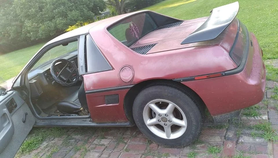 1987 Pontiac Fiero - Image 4 of 9