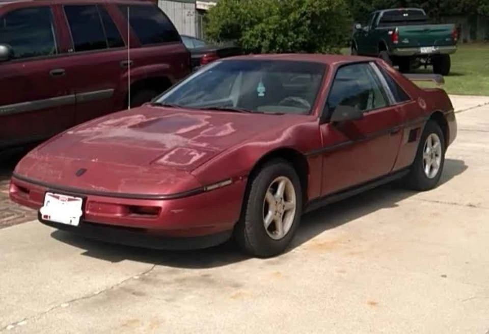 1987 Pontiac Fiero - Image 2 of 9