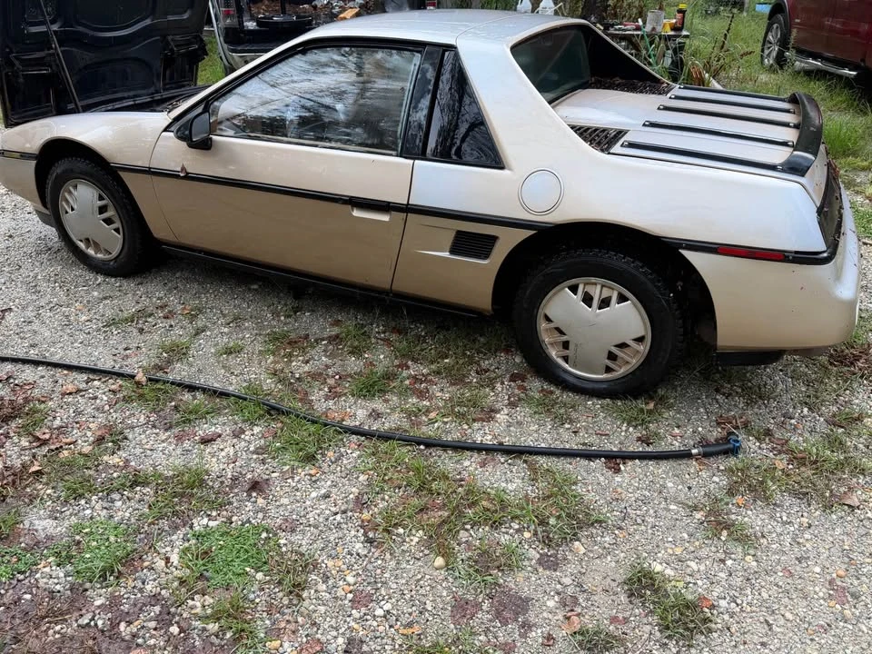 1987 Pontiac Fiero - Image 4 of 18