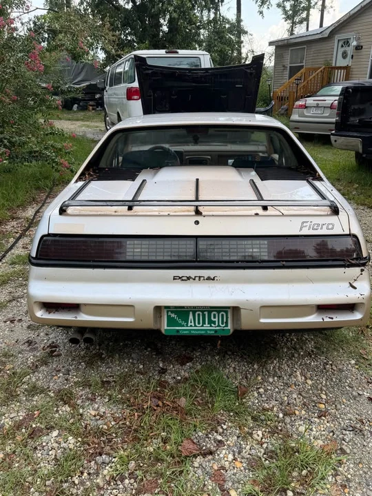 1987 Pontiac Fiero - Image 2 of 18