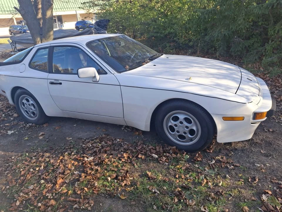 1987 Porsche 944 - Image 2 of 3