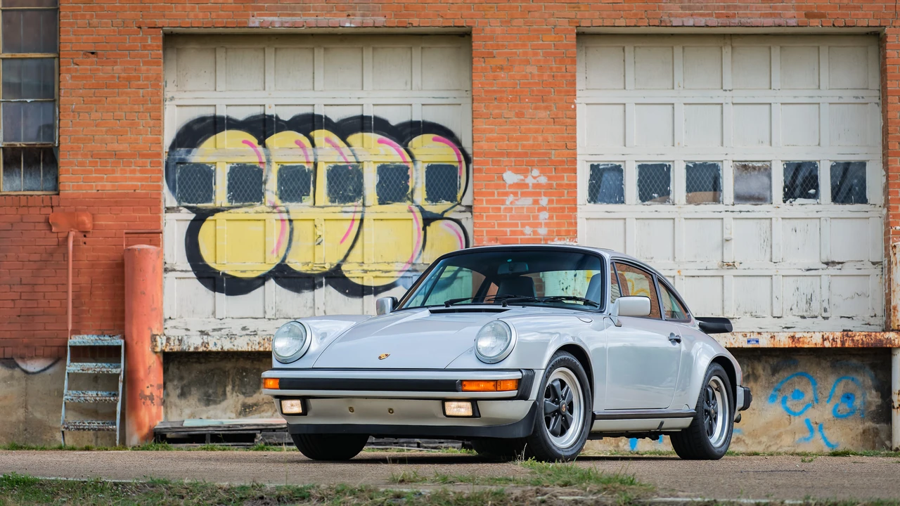 1987 Porsche 911 Carrera 3.2 - Image 2 of 31