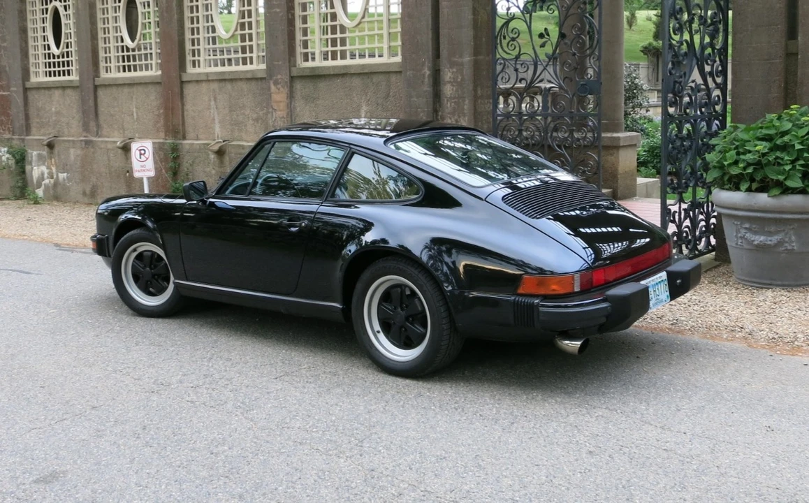 1987 Porsche 911 Carrera 3.2 - Image 11 of 31