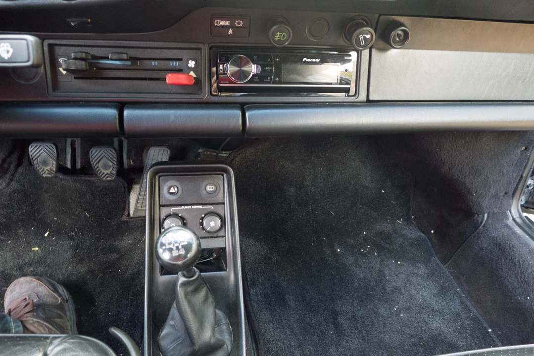 1987 Porsche 911 Carrera 3.2 - Image 17 of 31