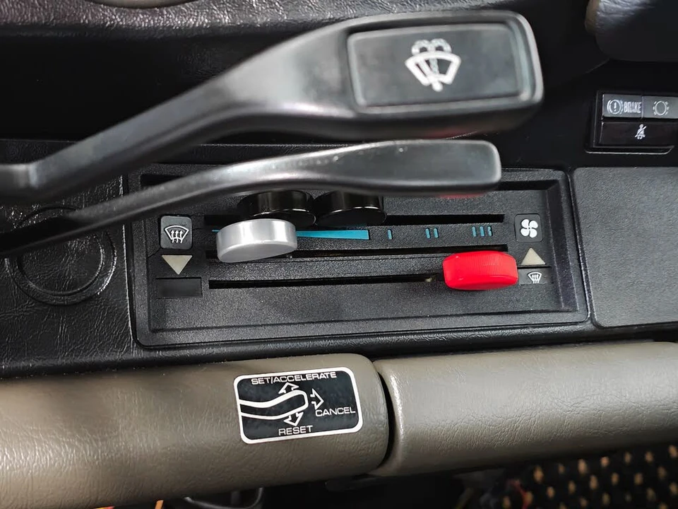 1987 Porsche 911 Carrera 3.2 - Image 27 of 31