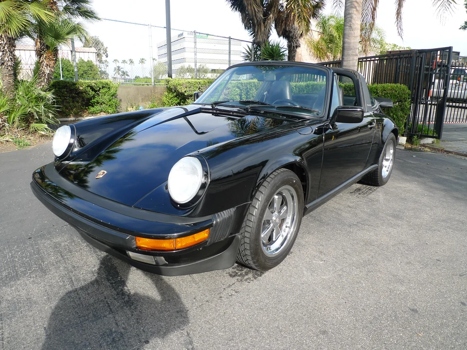 1987 Porsche 911 Carrera 3.2 - Image 2 of 31