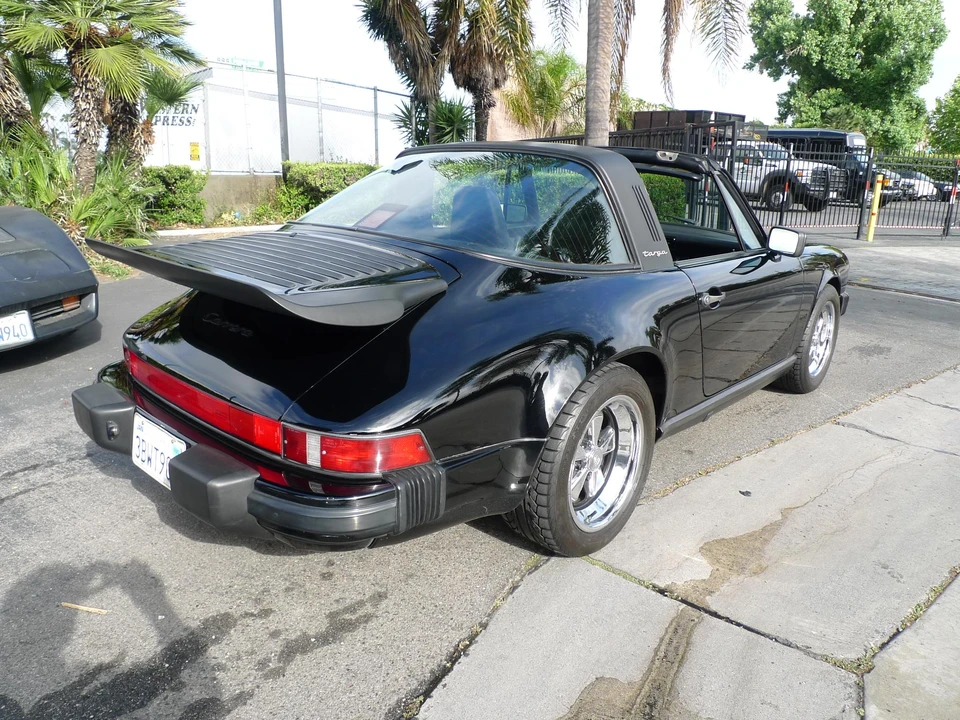 1987 Porsche 911 Carrera 3.2 - Image 11 of 31
