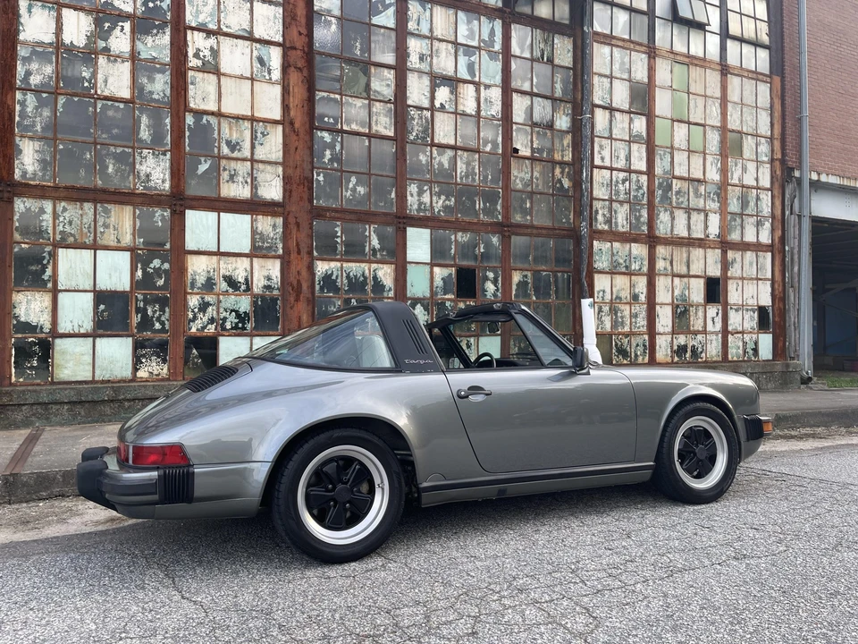 1987 Porsche 911 Carrera 3.2 - Image 17 of 31