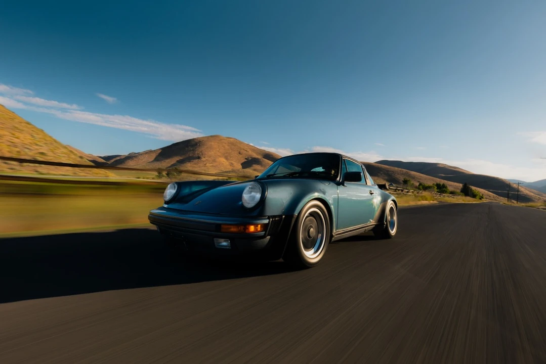 1987 Porsche 911 Carrera 3.2 - Image 2 of 31