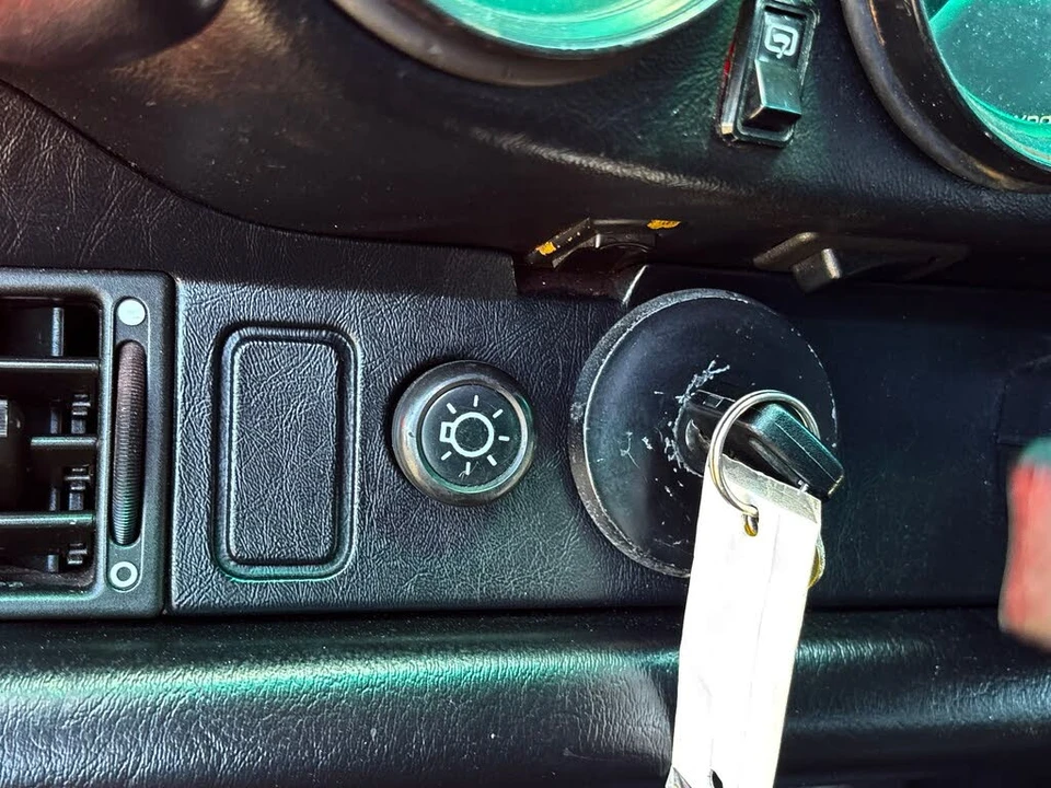 1987 Porsche 911 Carrera 3.2 - Image 24 of 31