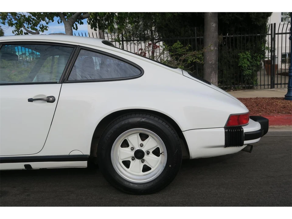 1987 Porsche 911 Carrera 3.2 - Image 11 of 31