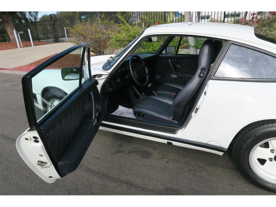 1987 Porsche 911 Carrera 3.2 - Image 27 of 31