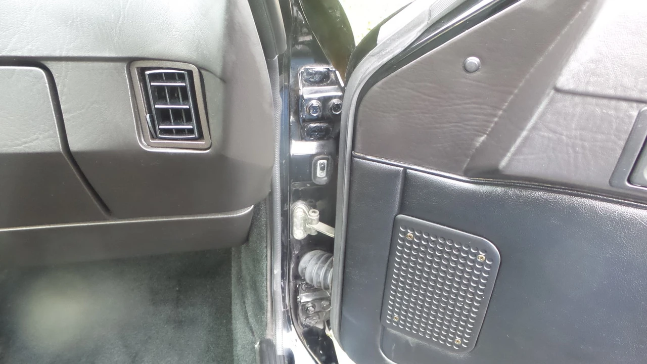 1987 Porsche 924 S - Image 15 of 31