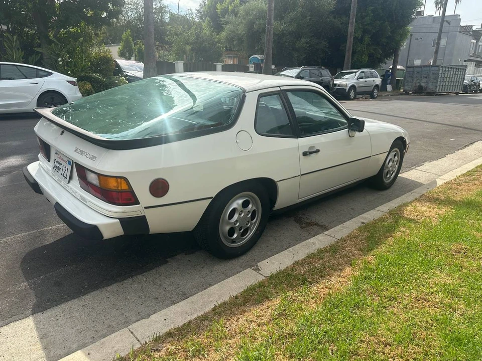 1987 Porsche 924 S - Image 2 of 24