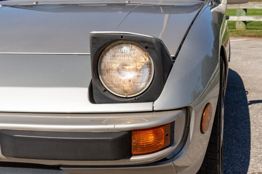 1987 Porsche 924 S - Image 13 of 31