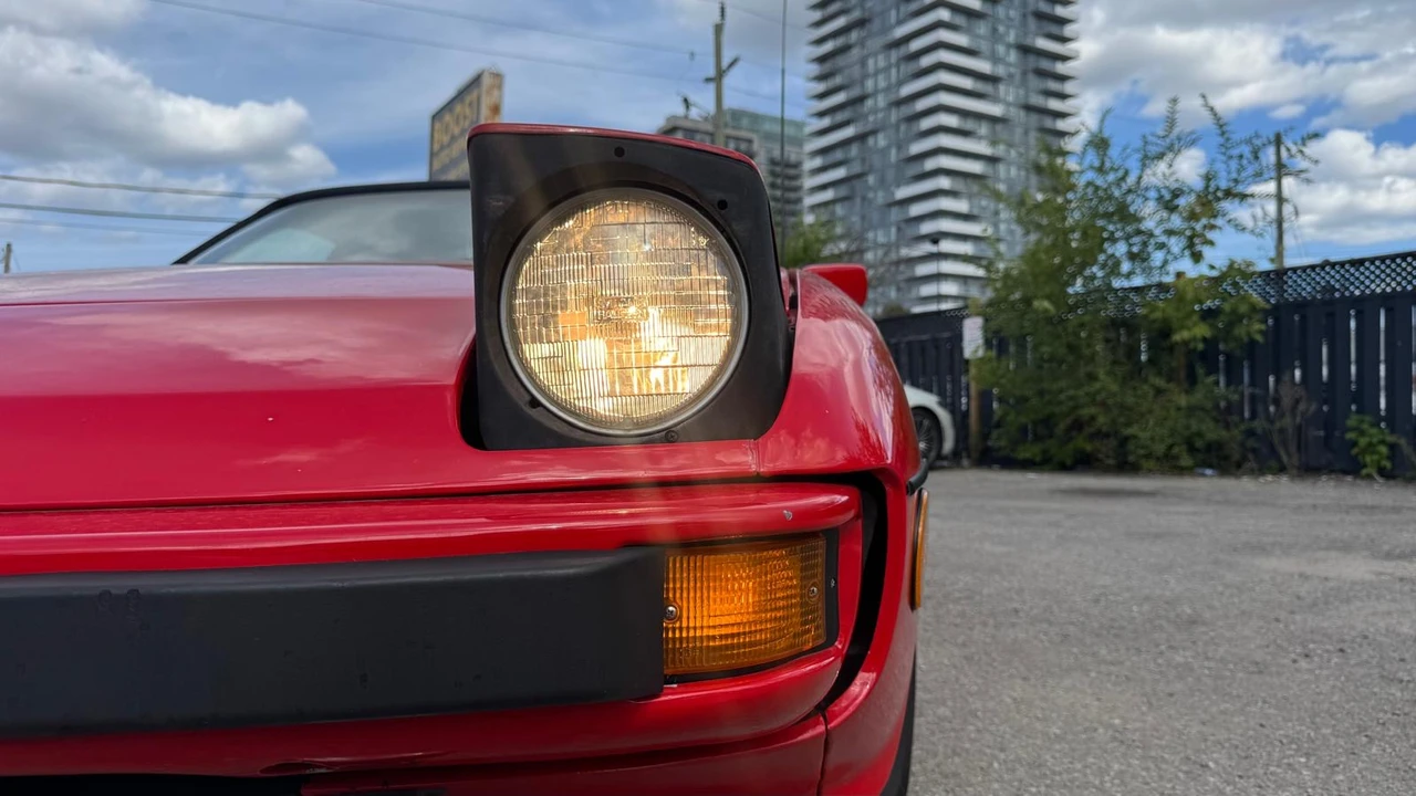 1987 Porsche 924 S - Image 16 of 31