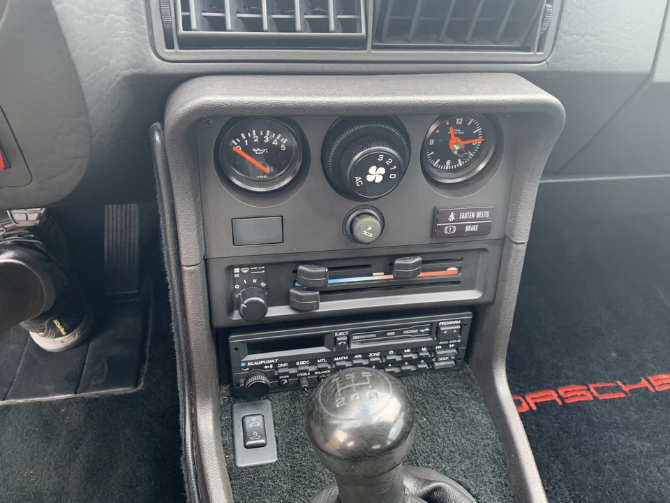 1987 Porsche 924 S - Image 24 of 31