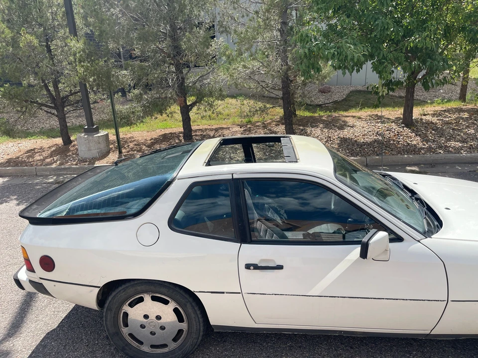 1987 Porsche 924 S - Image 2 of 24