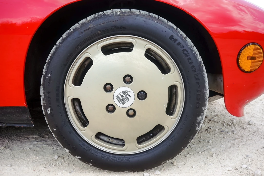 1987 Porsche 924 S - Image 29 of 31