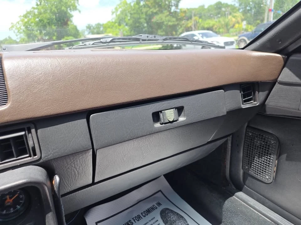 1987 Porsche 924 S - Image 17 of 20
