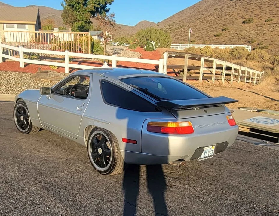 1987 Porsche 928 - Image 2 of 7