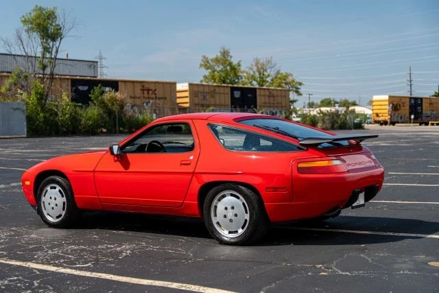1987 Porsche 928 - Image 11 of 16