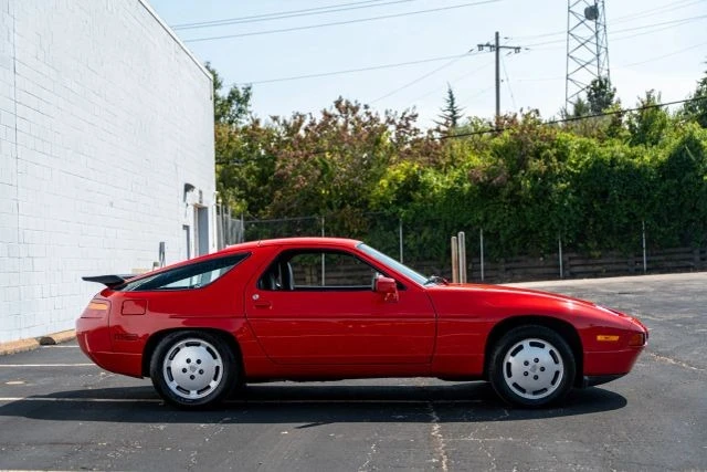 1987 Porsche 928 - Image 9 of 16