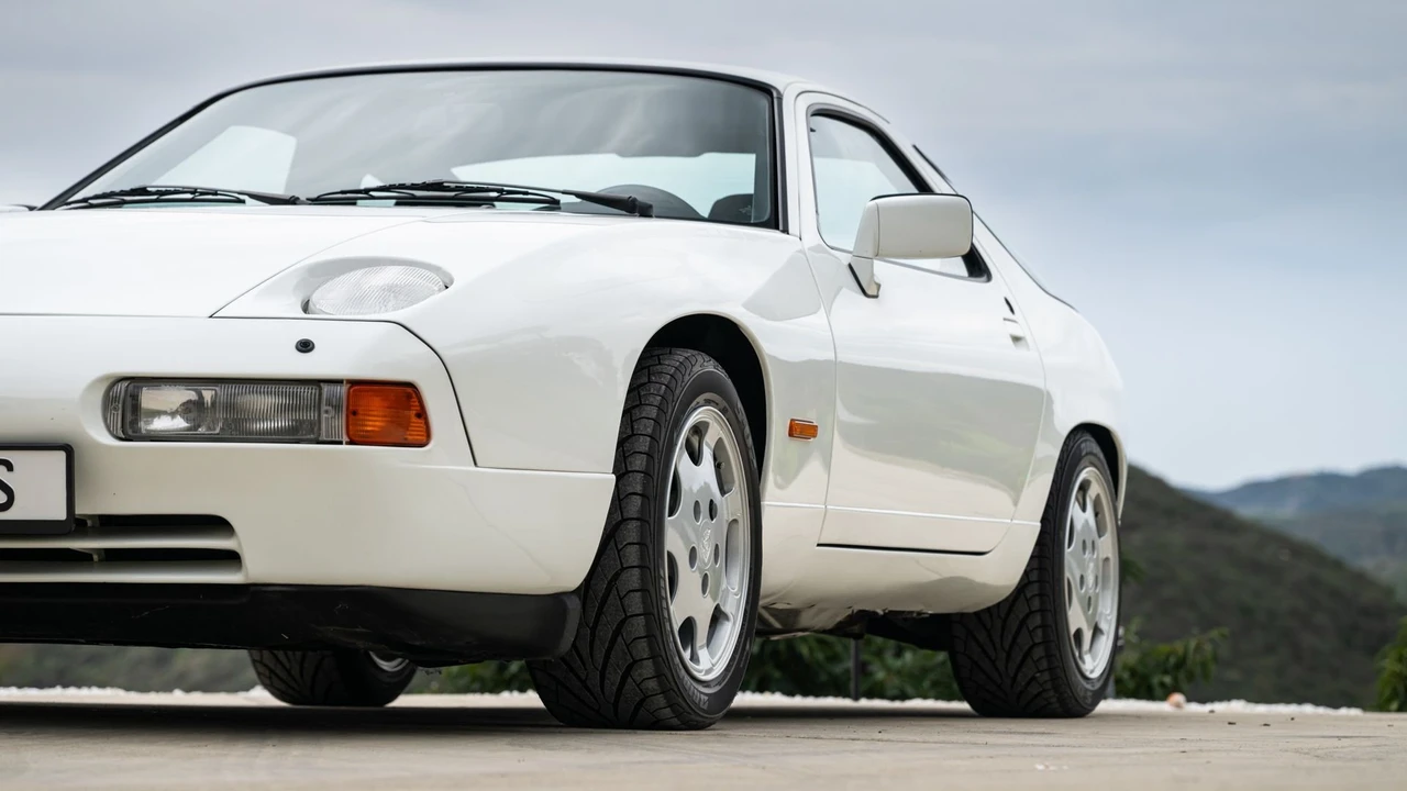 1987 Porsche 928 S4 - Image 16 of 31