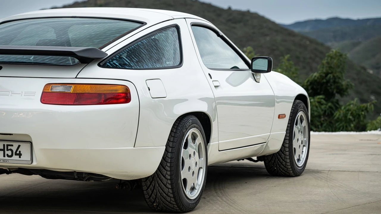 1987 Porsche 928 S4 - Image 14 of 31