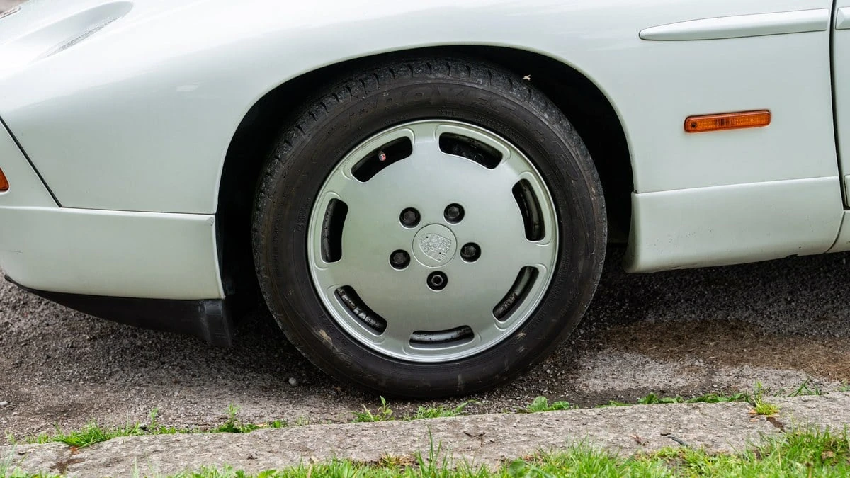 1987 Porsche 928 S4 - Image 15 of 30