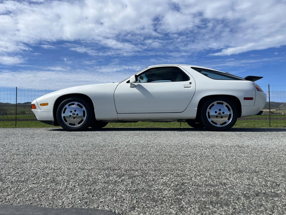 1987 Porsche 928 S4 - Image 9 of 31