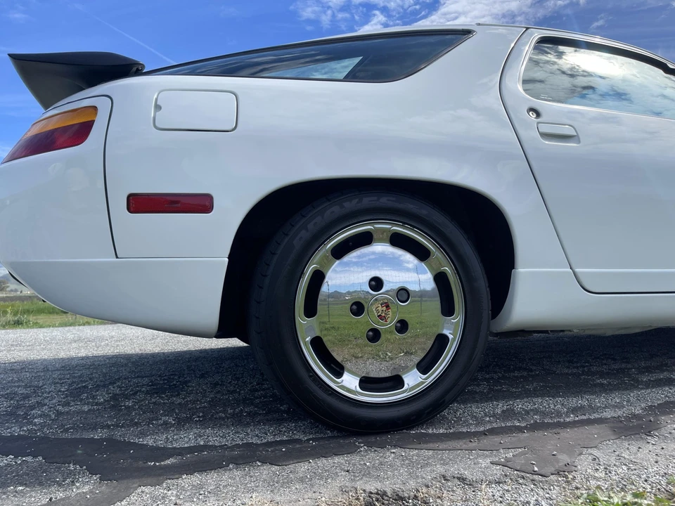 1987 Porsche 928 S4 - Image 14 of 31