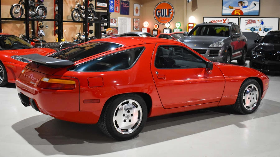 1987 Porsche 928 S4 - Image 8 of 17