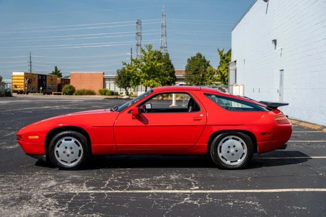 1987 Porsche 928 - Image 12 of 16