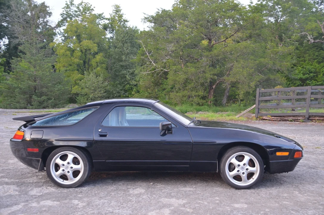1987 Porsche 928 S4 - Image 11 of 31
