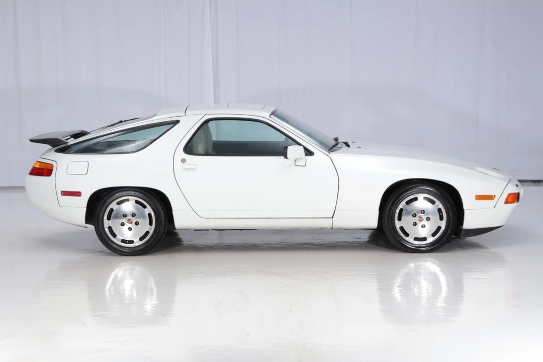 1987 Porsche 928 S4 - Image 7 of 31