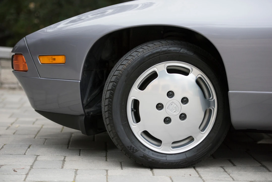 1987 Porsche 928 S4 - Image 18 of 31