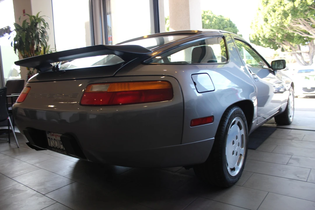 1987 Porsche 928 S4 - Image 9 of 31