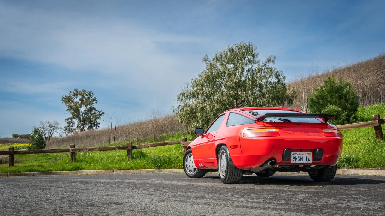 1987 Porsche 928 S4 - Image 10 of 31
