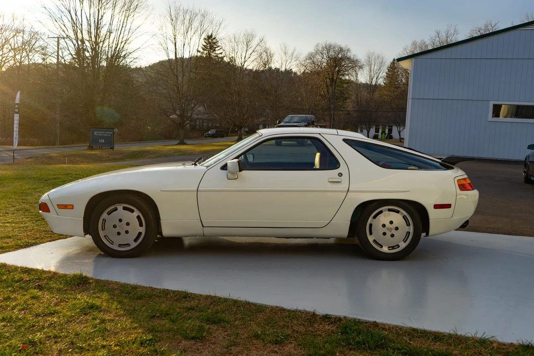 1987 Porsche 928 S4 - Image 14 of 31