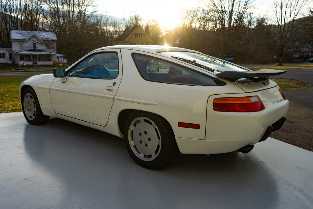 1987 Porsche 928 S4 - Image 16 of 31