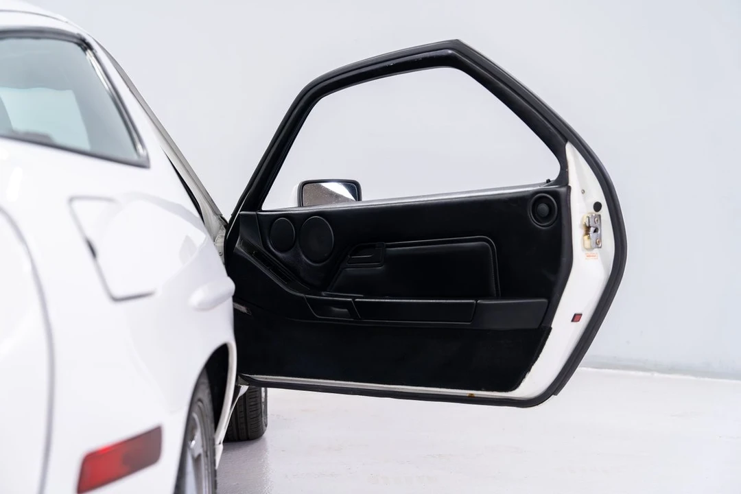 1987 Porsche 928 S4 - Image 9 of 31