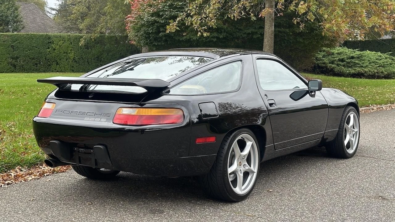 1987 Porsche 928 - Image 11 of 12