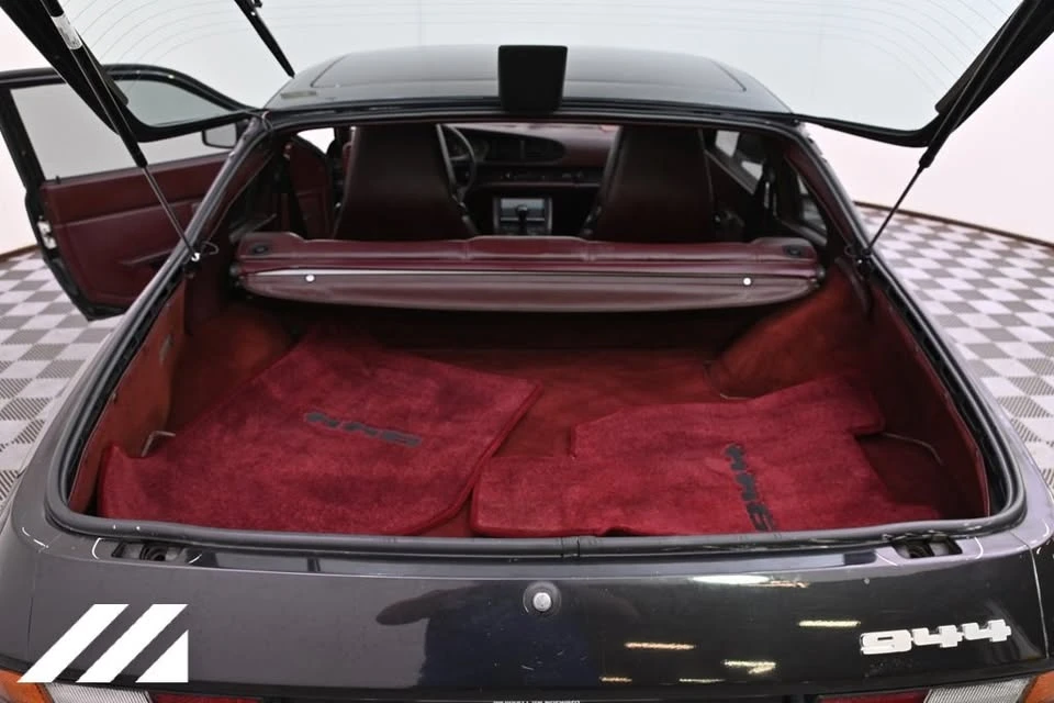 1987 Porsche 944 - Image 10 of 11