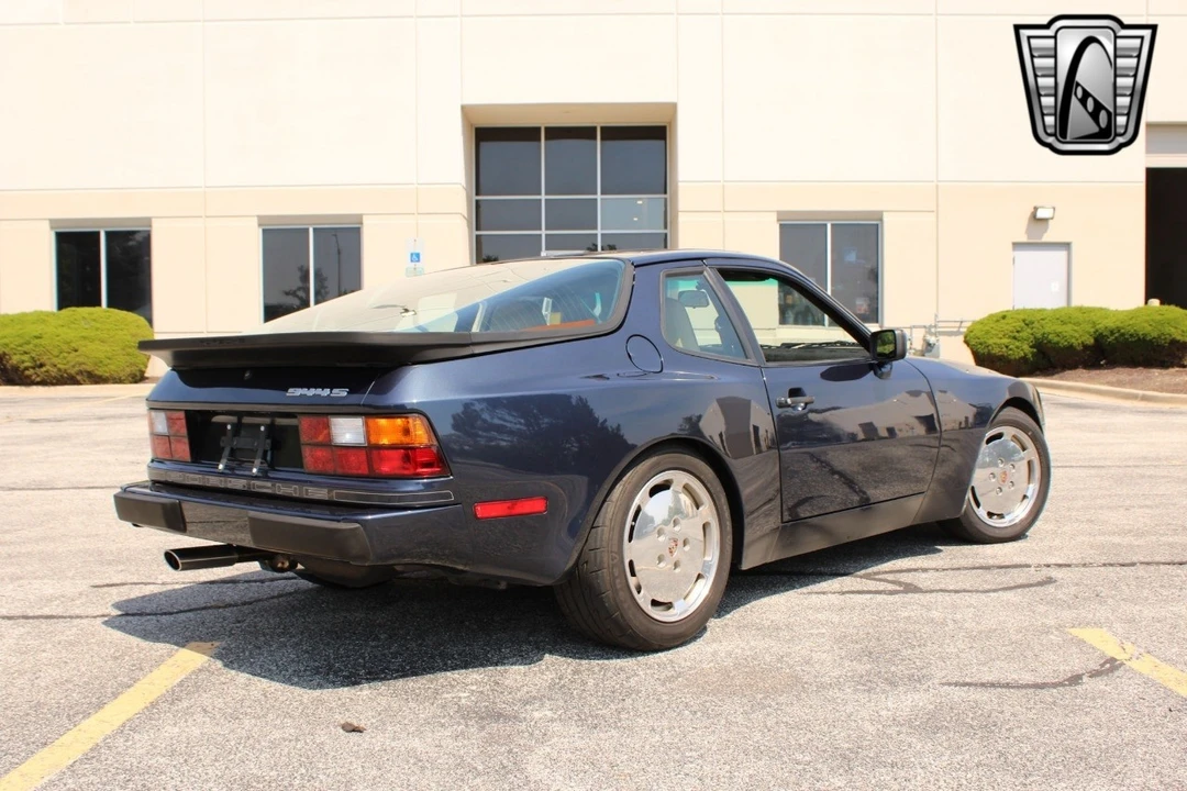 1987 Porsche 944 - Image 9 of 12