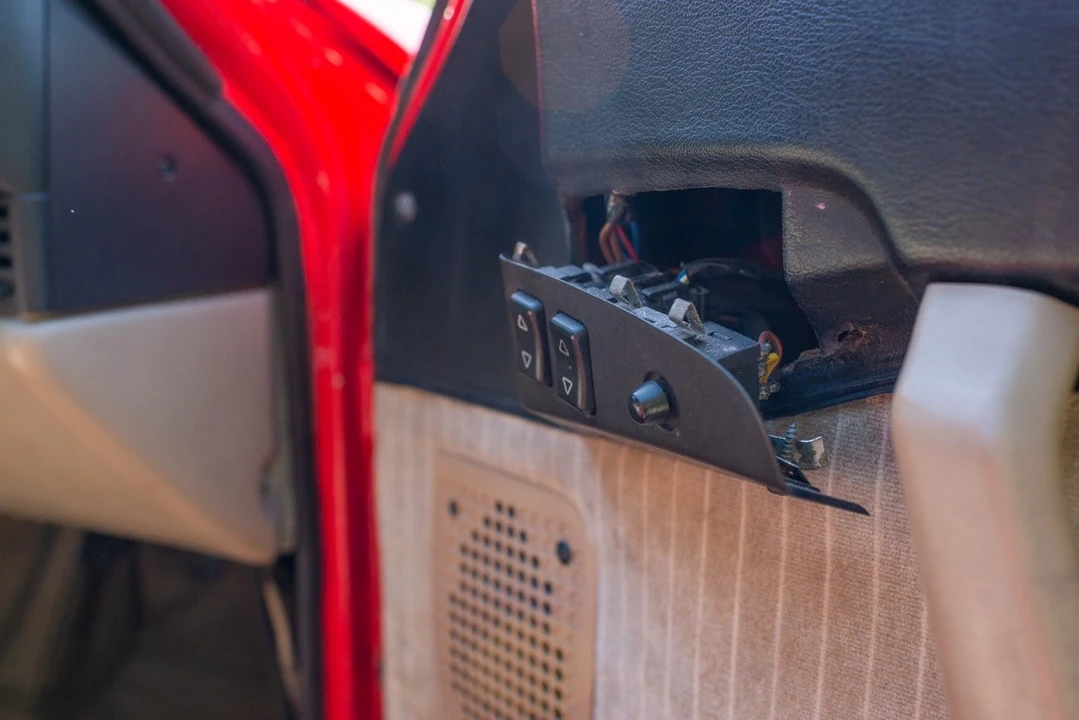 1987 Porsche 944 S - Image 24 of 30