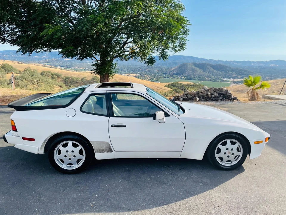 1987 Porsche 944 - Image 11 of 31