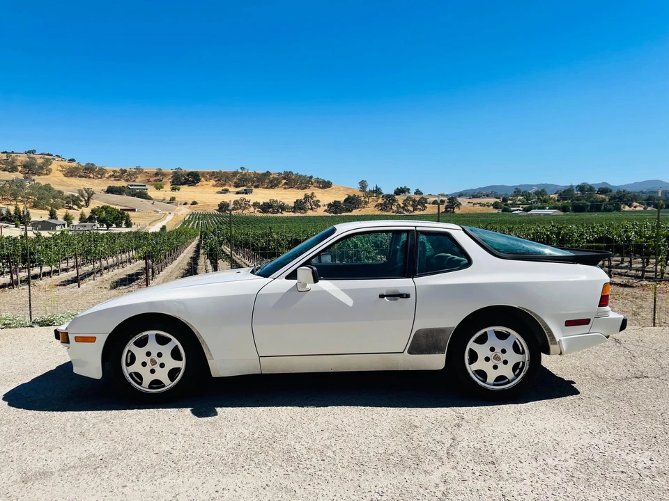 1987 Porsche 944 - Image 28 of 31