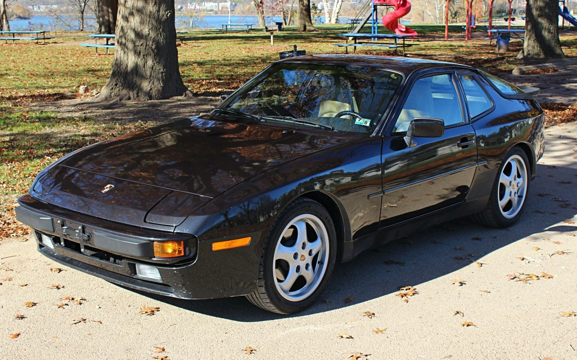 1987 Porsche 944 - Image 27 of 31