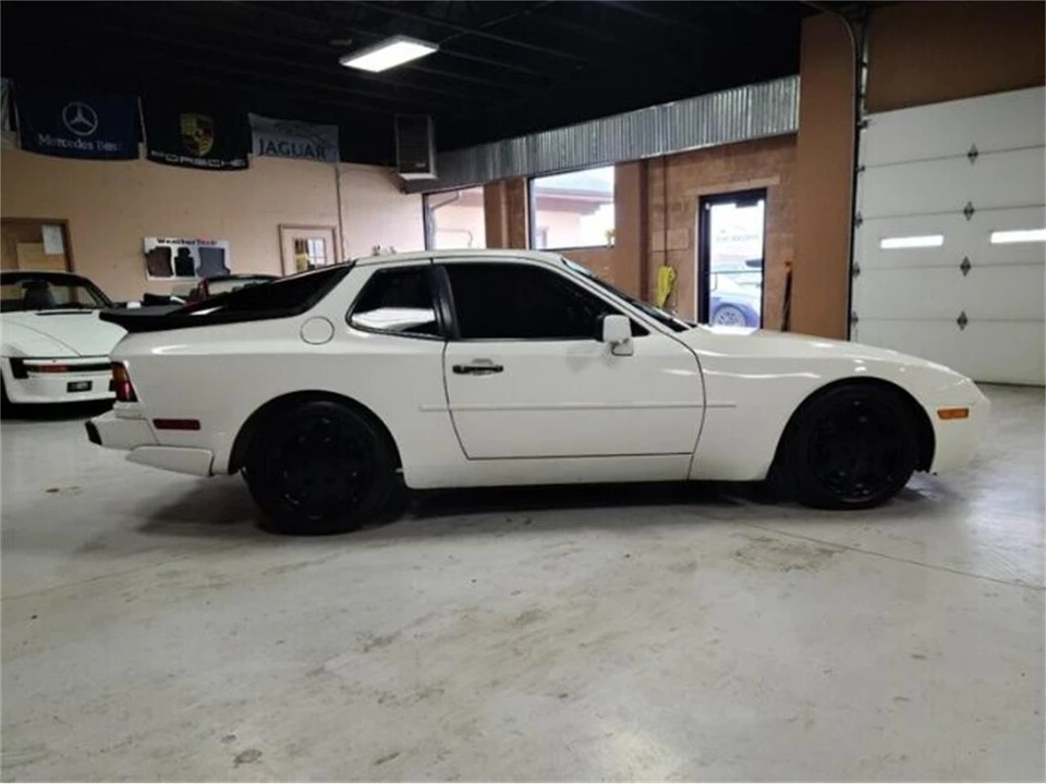 1987 Porsche 944 - Image 4 of 30